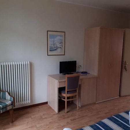 Hotel Due Laghi Padergnone Екстериор снимка