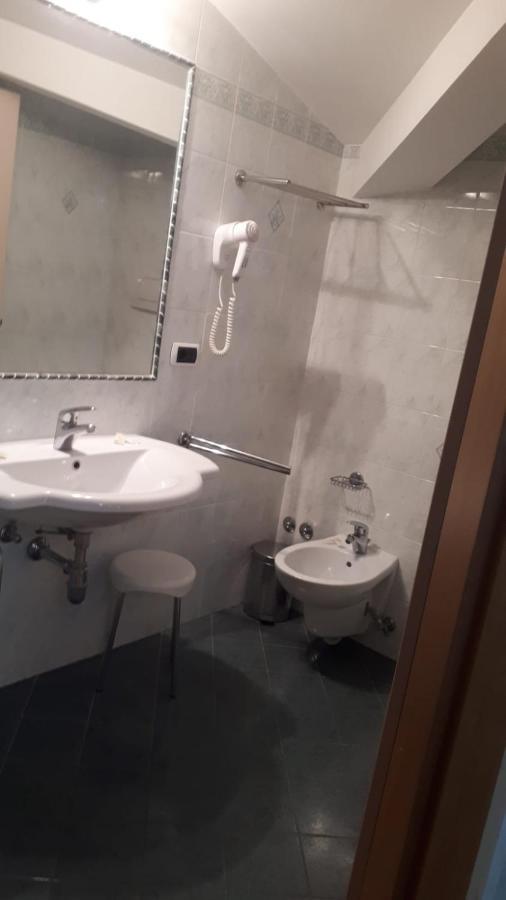 Hotel Due Laghi Padergnone Екстериор снимка