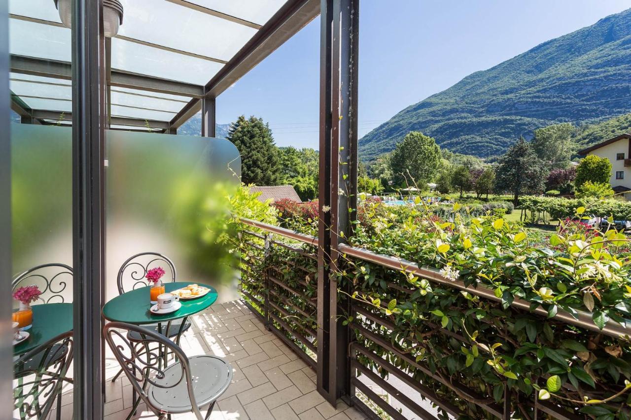 Hotel Due Laghi Padergnone Екстериор снимка