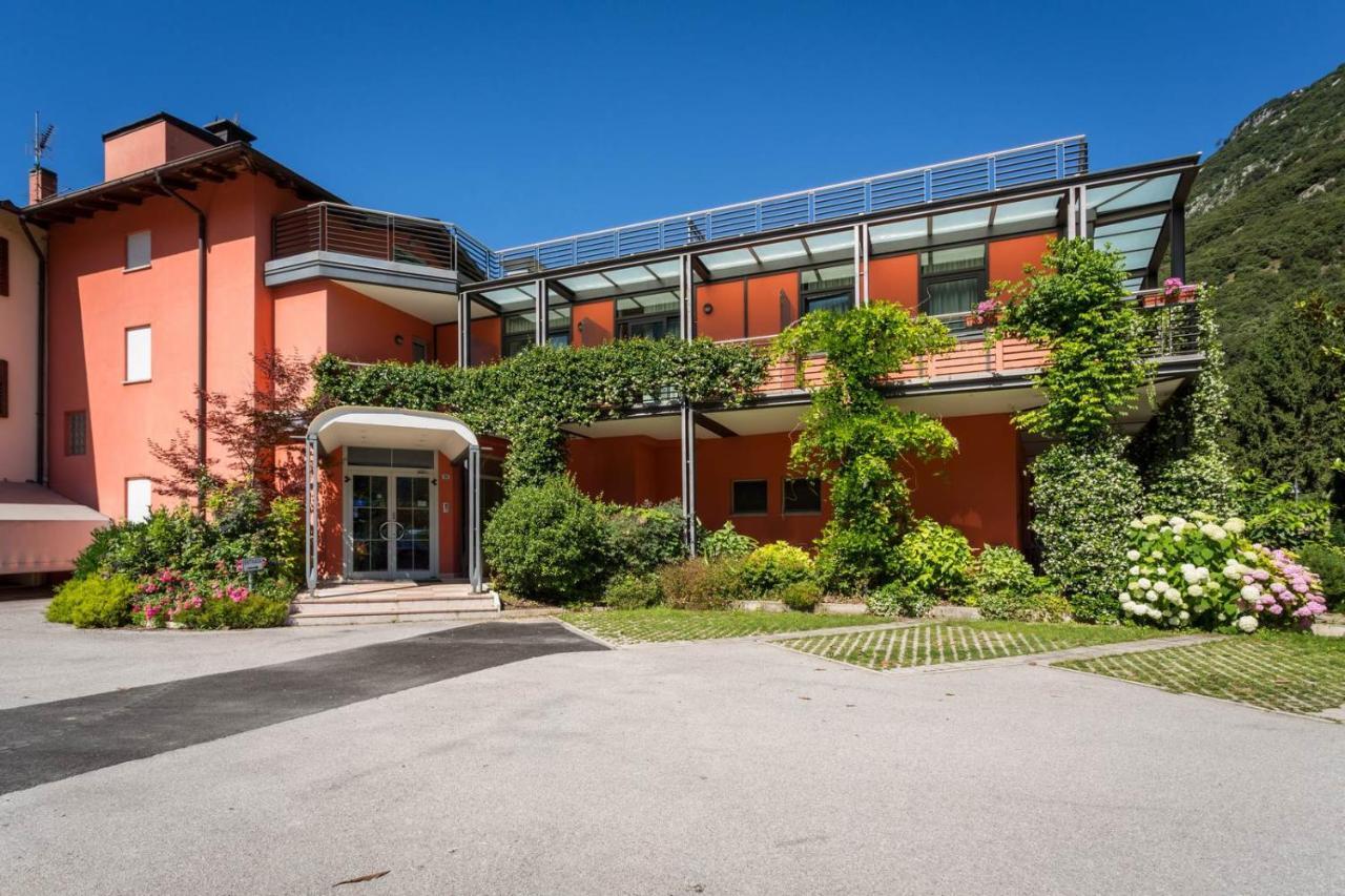 Hotel Due Laghi Padergnone Екстериор снимка