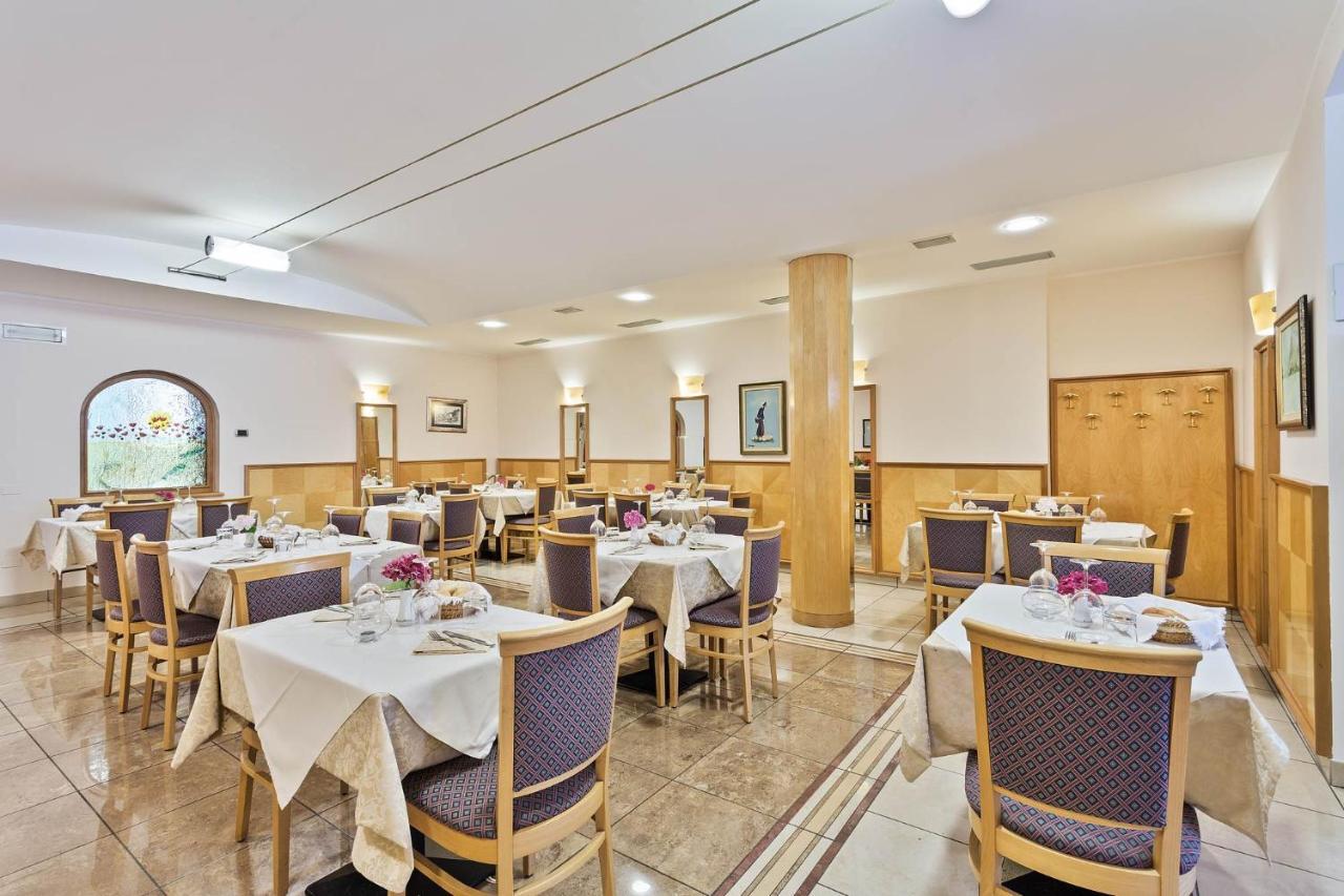 Hotel Due Laghi Padergnone Екстериор снимка