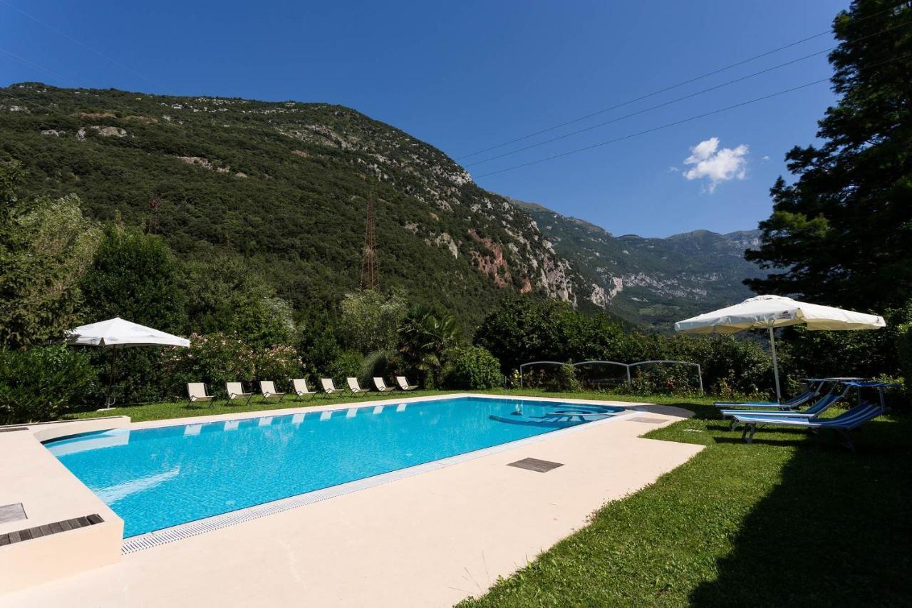 Hotel Due Laghi Padergnone Екстериор снимка
