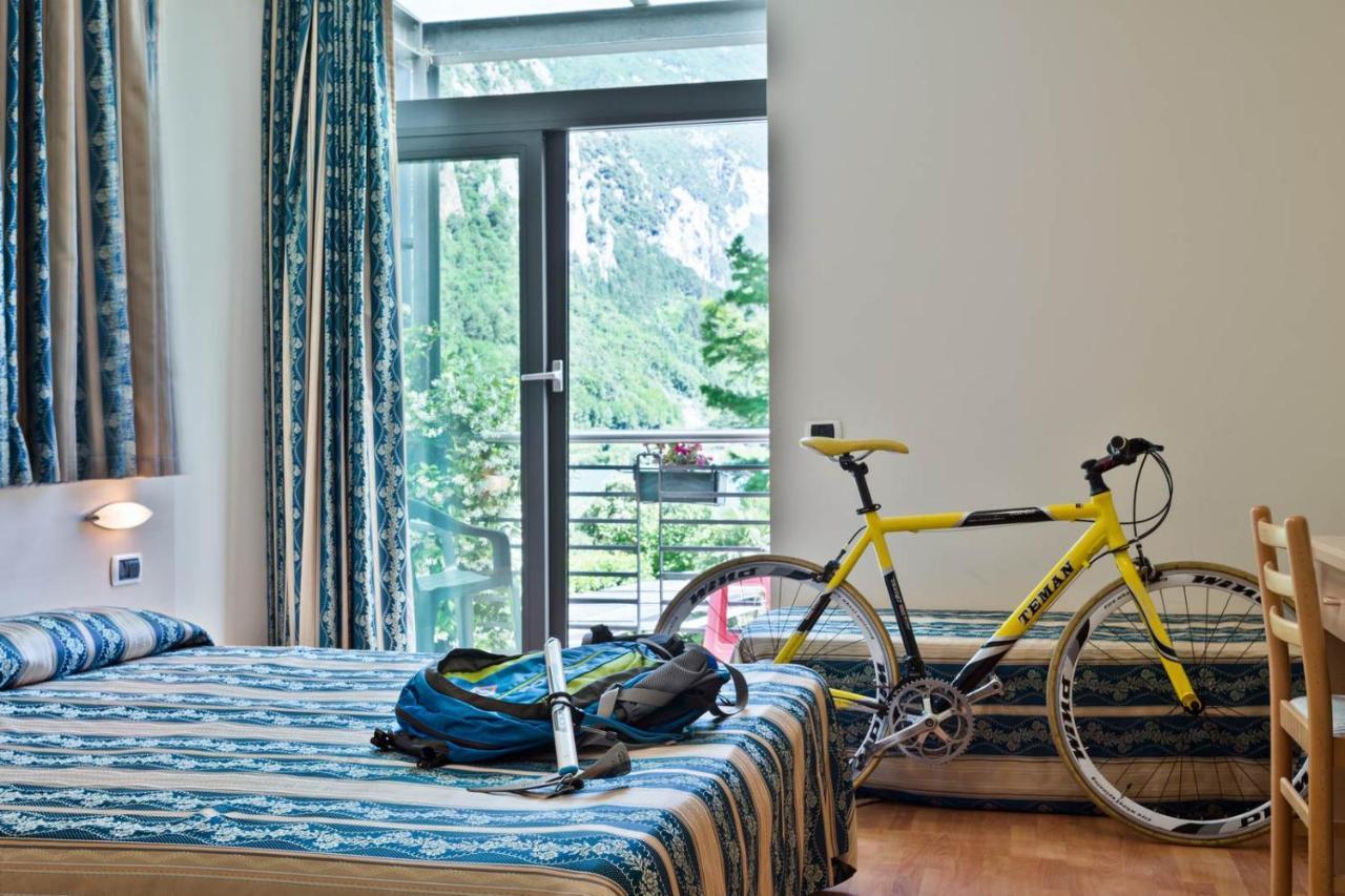 Hotel Due Laghi Padergnone Екстериор снимка