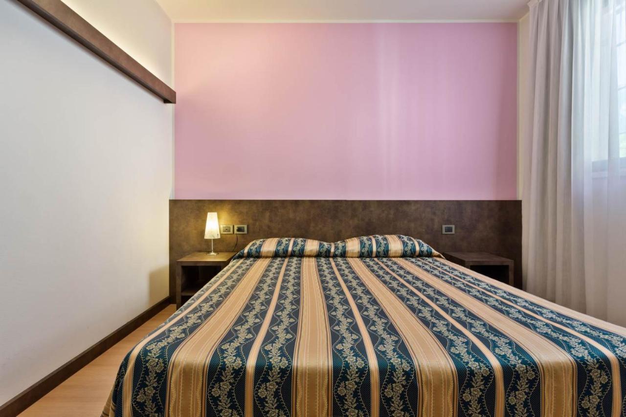 Hotel Due Laghi Padergnone Екстериор снимка