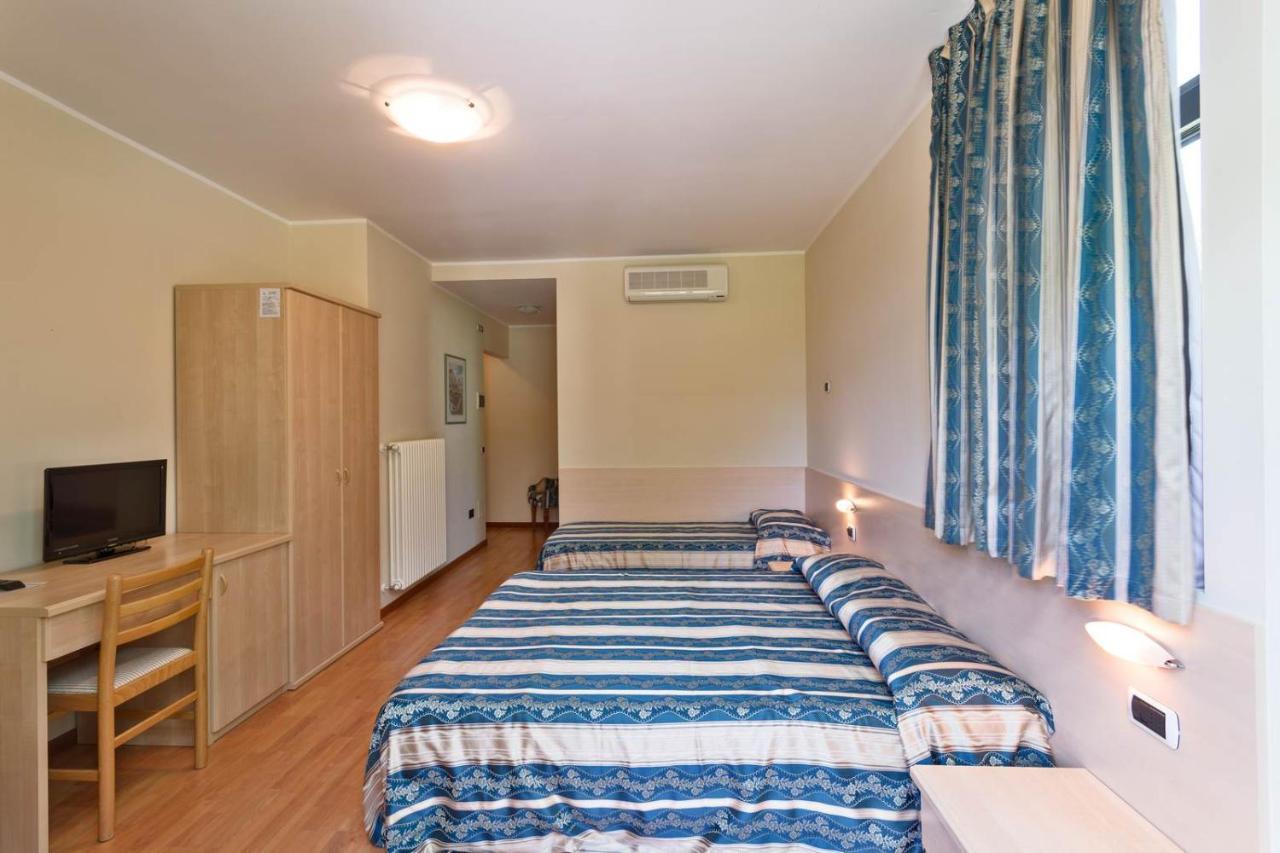 Hotel Due Laghi Padergnone Екстериор снимка