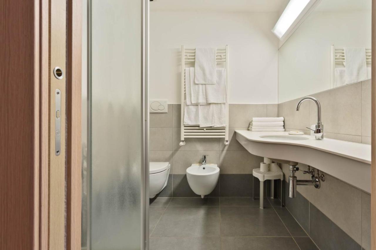 Hotel Due Laghi Padergnone Екстериор снимка