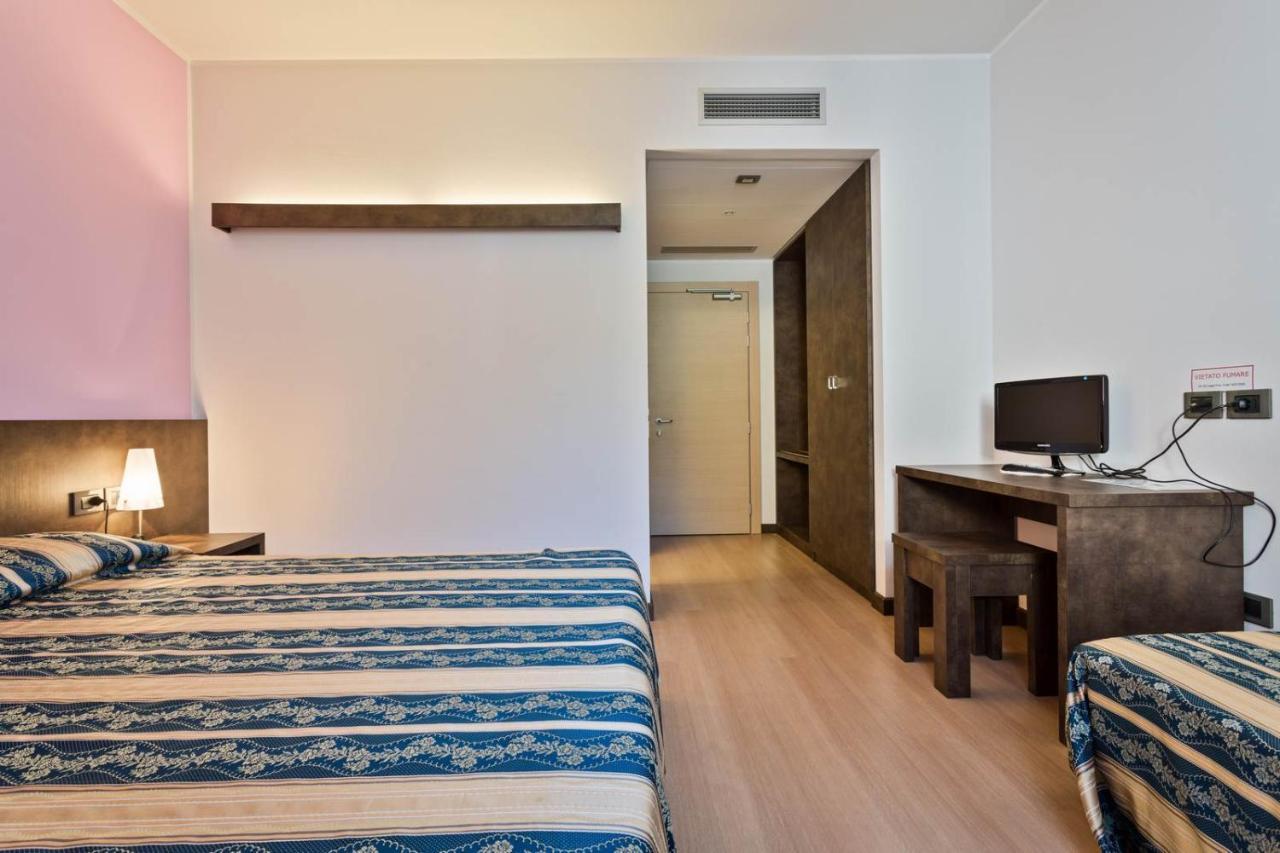Hotel Due Laghi Padergnone Екстериор снимка