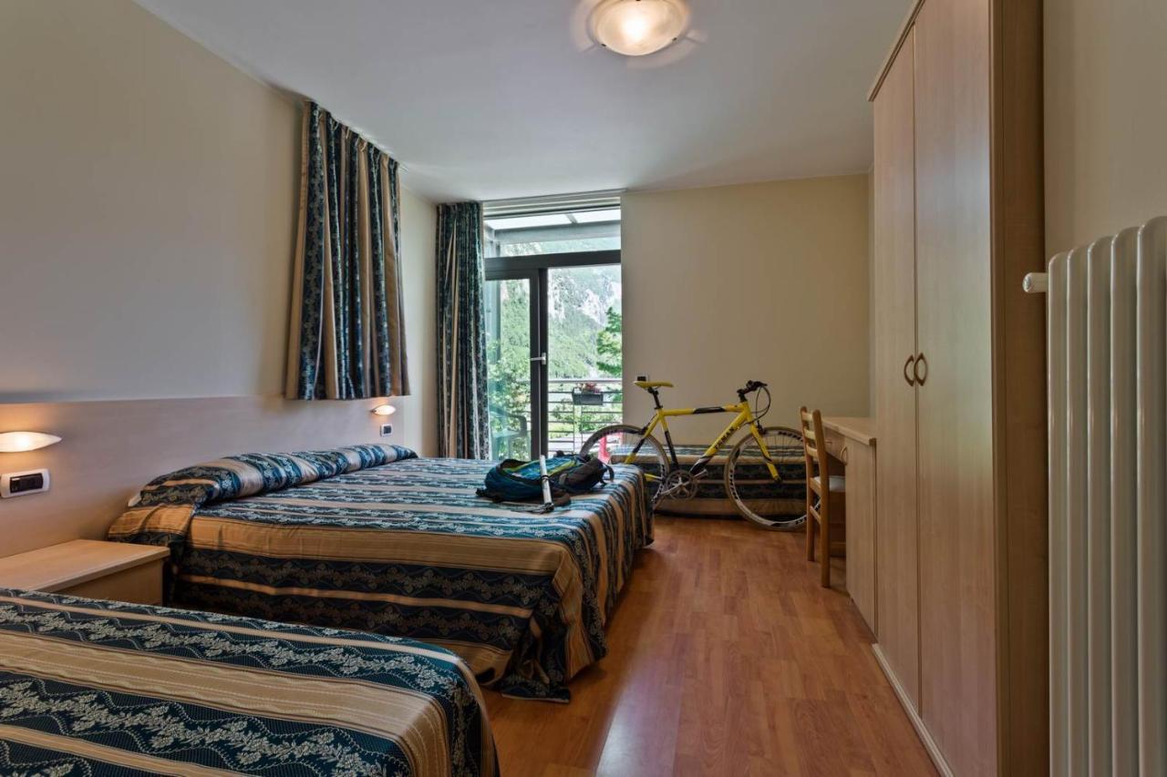 Hotel Due Laghi Padergnone Екстериор снимка
