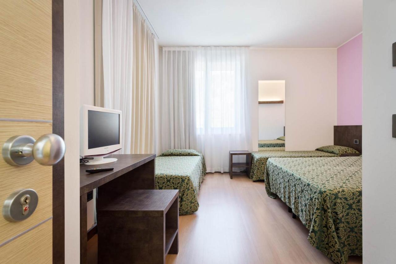 Hotel Due Laghi Padergnone Екстериор снимка