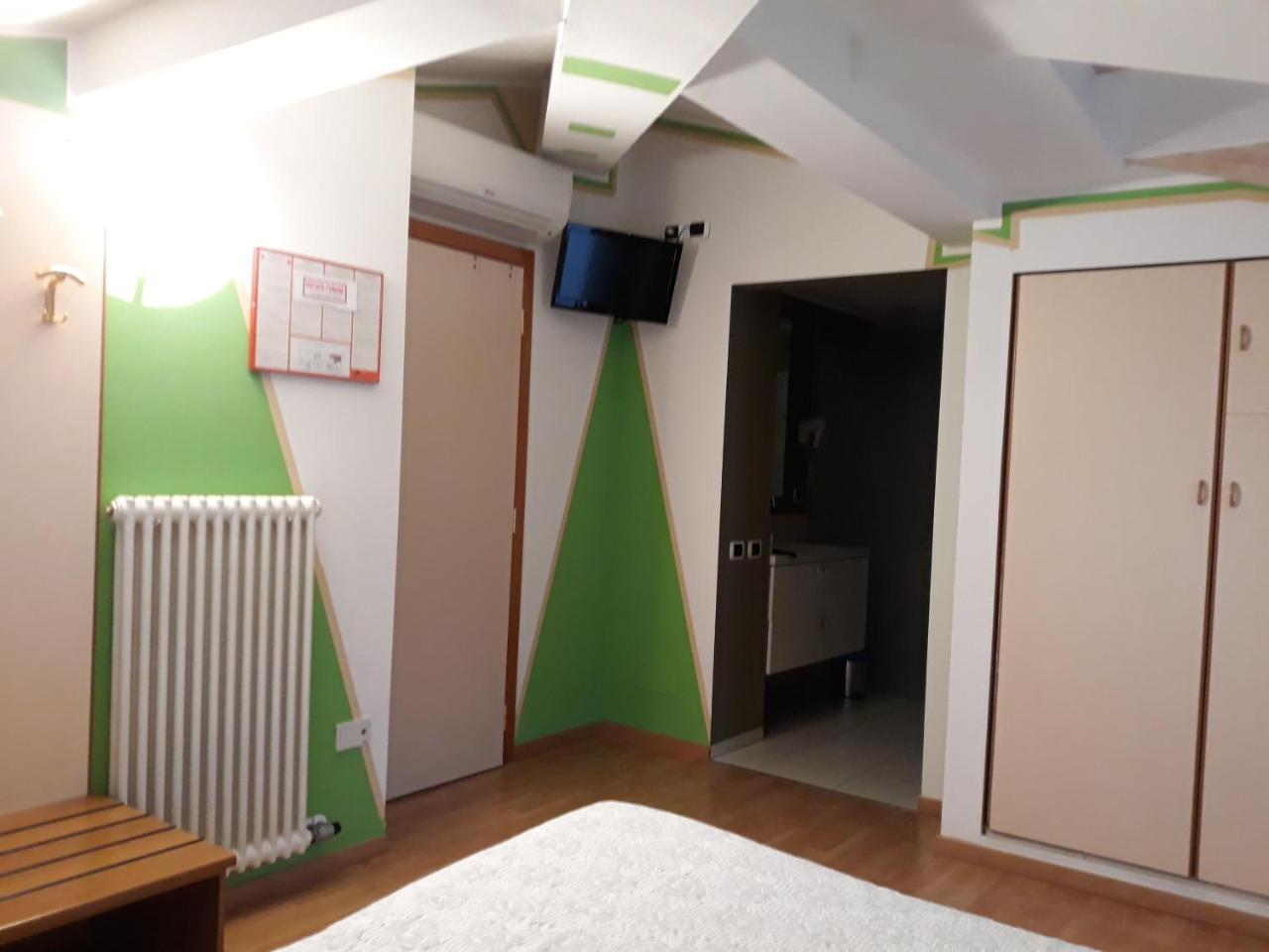 Hotel Due Laghi Padergnone Екстериор снимка