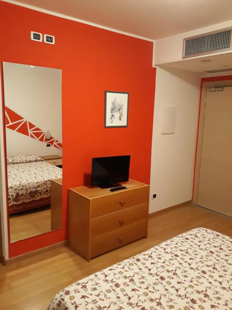 Hotel Due Laghi Padergnone Екстериор снимка