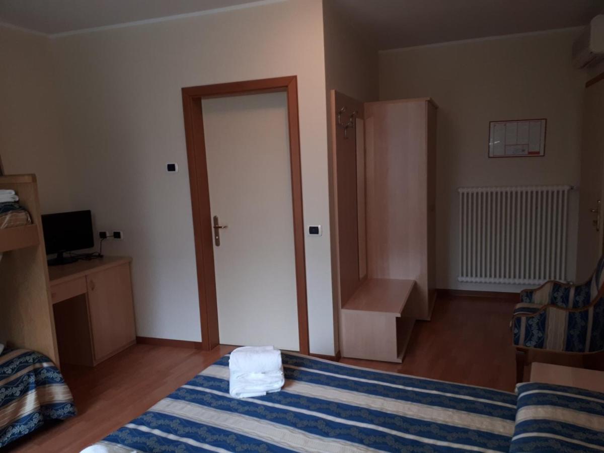 Hotel Due Laghi Padergnone Екстериор снимка