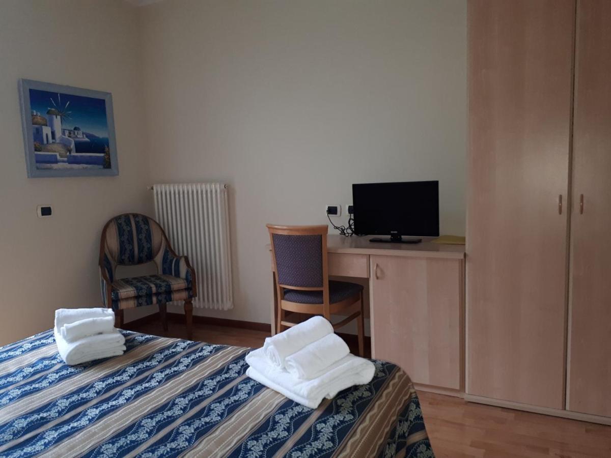 Hotel Due Laghi Padergnone Екстериор снимка